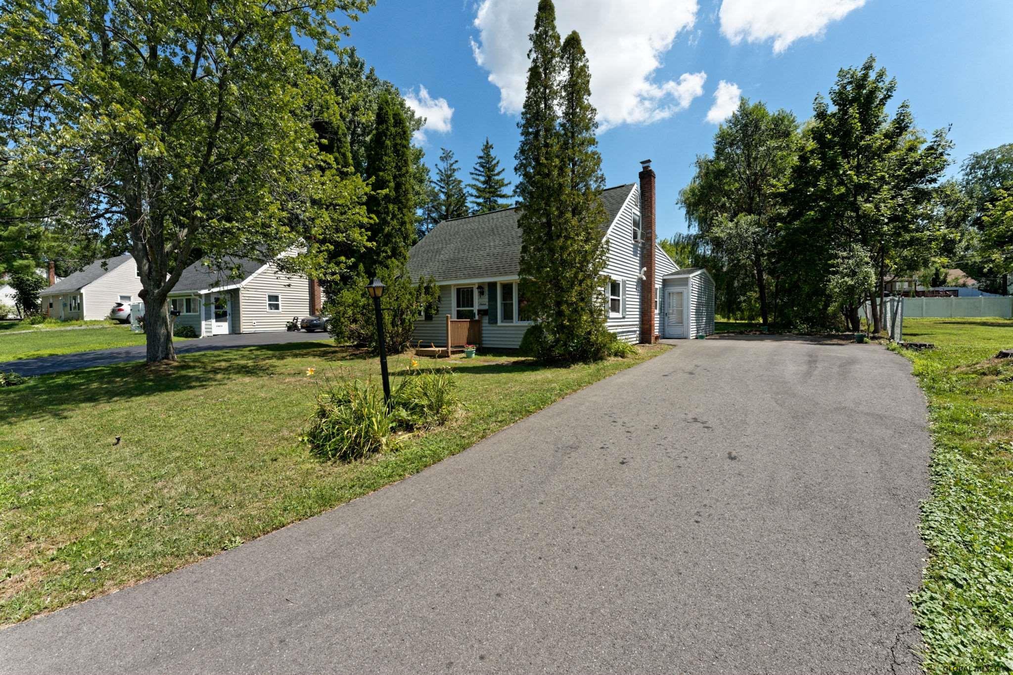 16 Luella Road Latham, NY 12110 - Photo 4 of 33 Photo 4