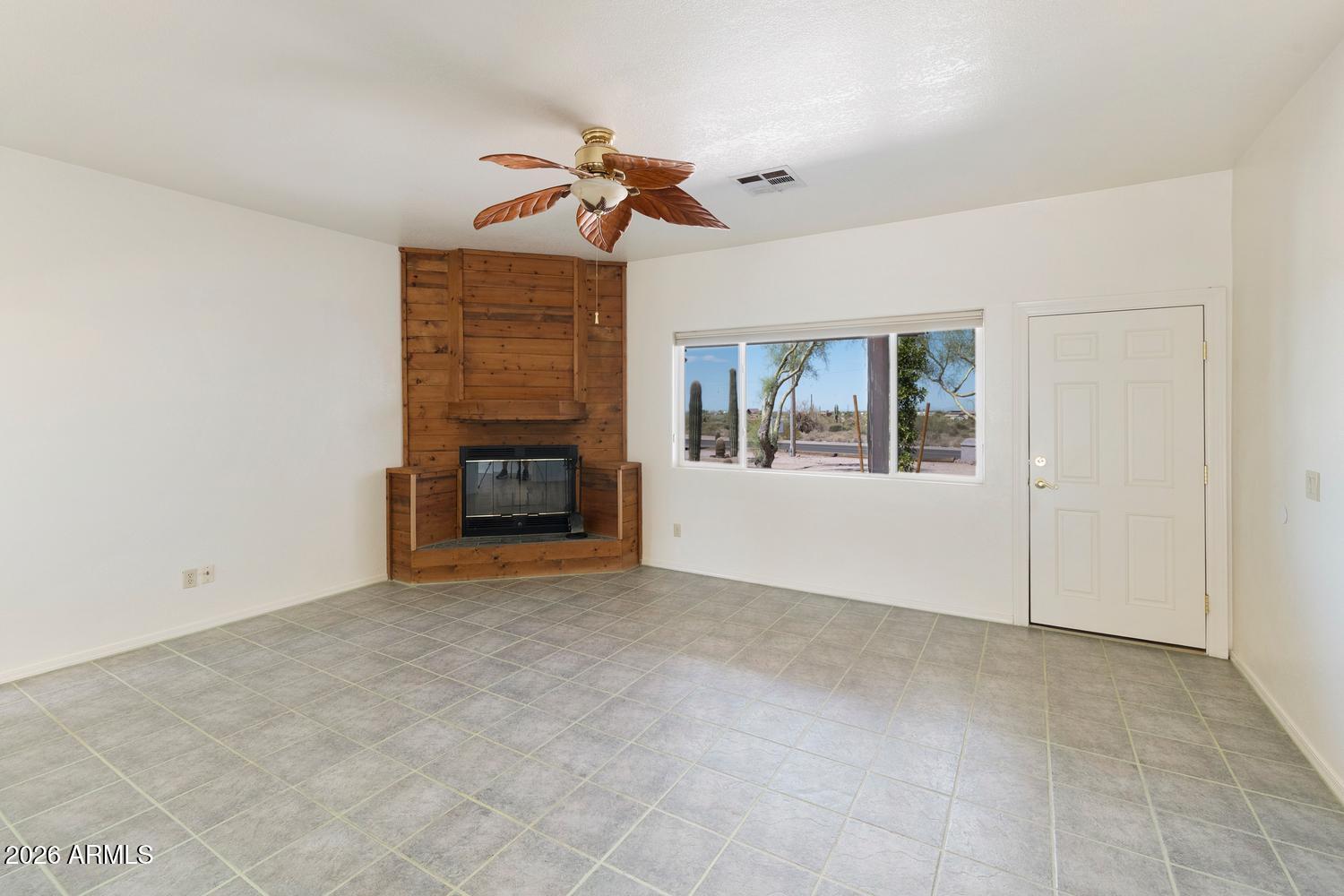 1775 North Mountain View Road Apache Junction, AZ 85119 - Photo 3 of 57 Living room