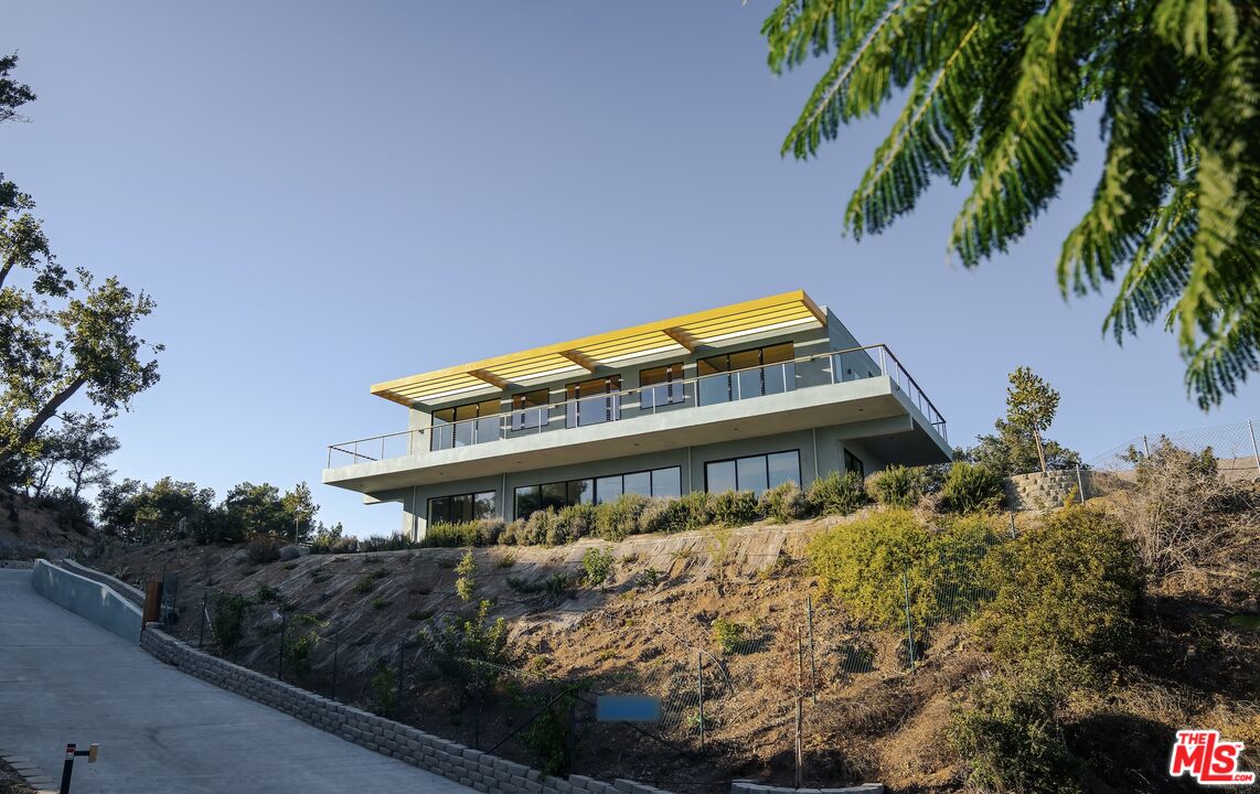 27349 Old Chimney Road Malibu, CA 90265 - Photo 9 of 9 a front view of house with sign board and yard