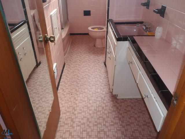 24646 Roxana Avenue Eastpointe, MI 48021 - Photo 6 of 14 31143293-5.JPG