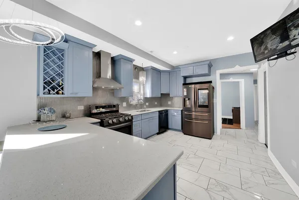 $440,000 | 9436 South Spaulding Avenue, Evergreen Park, IL 60805