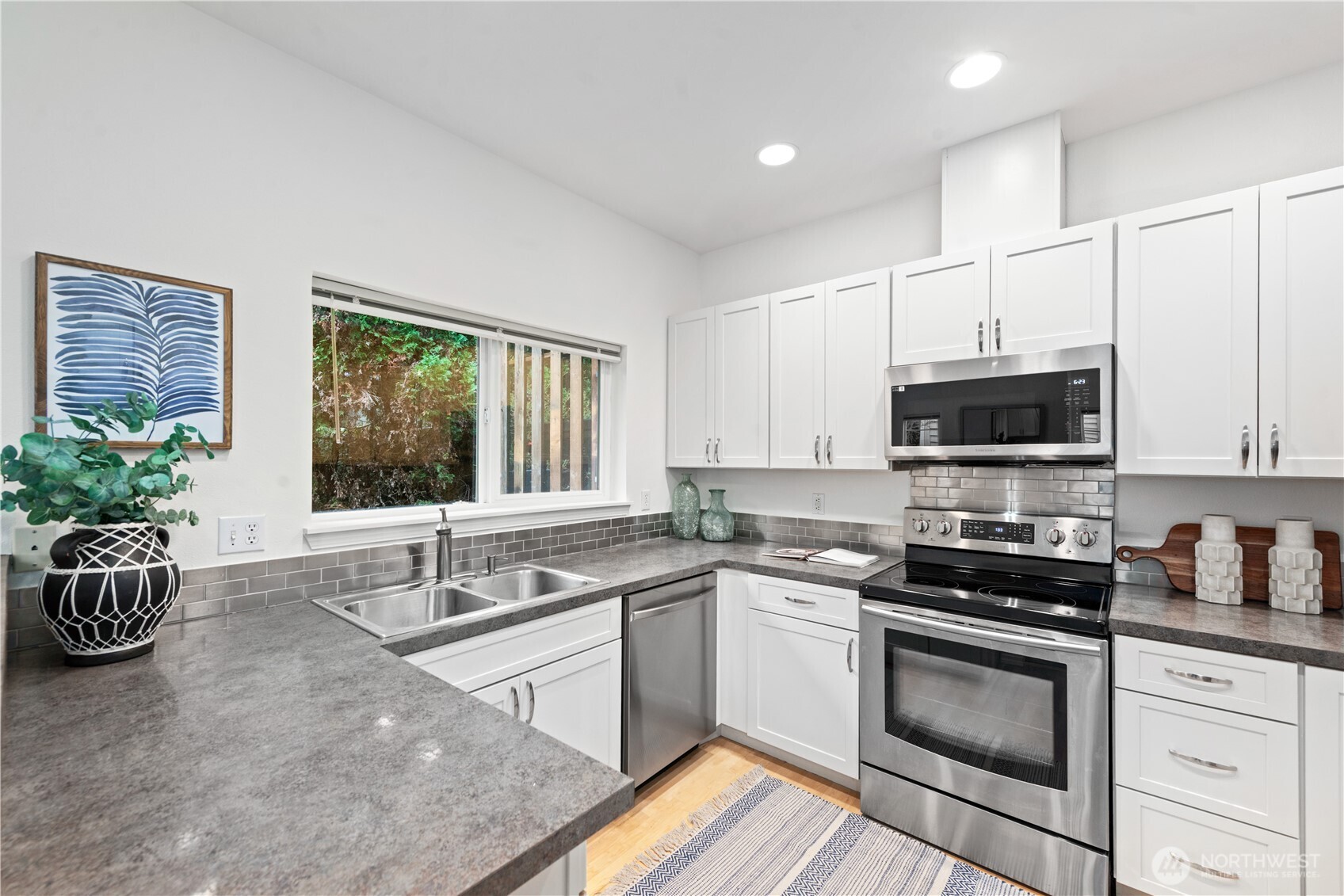 562 South 51st Court Renton, WA 98055 - Photo 9 of 31