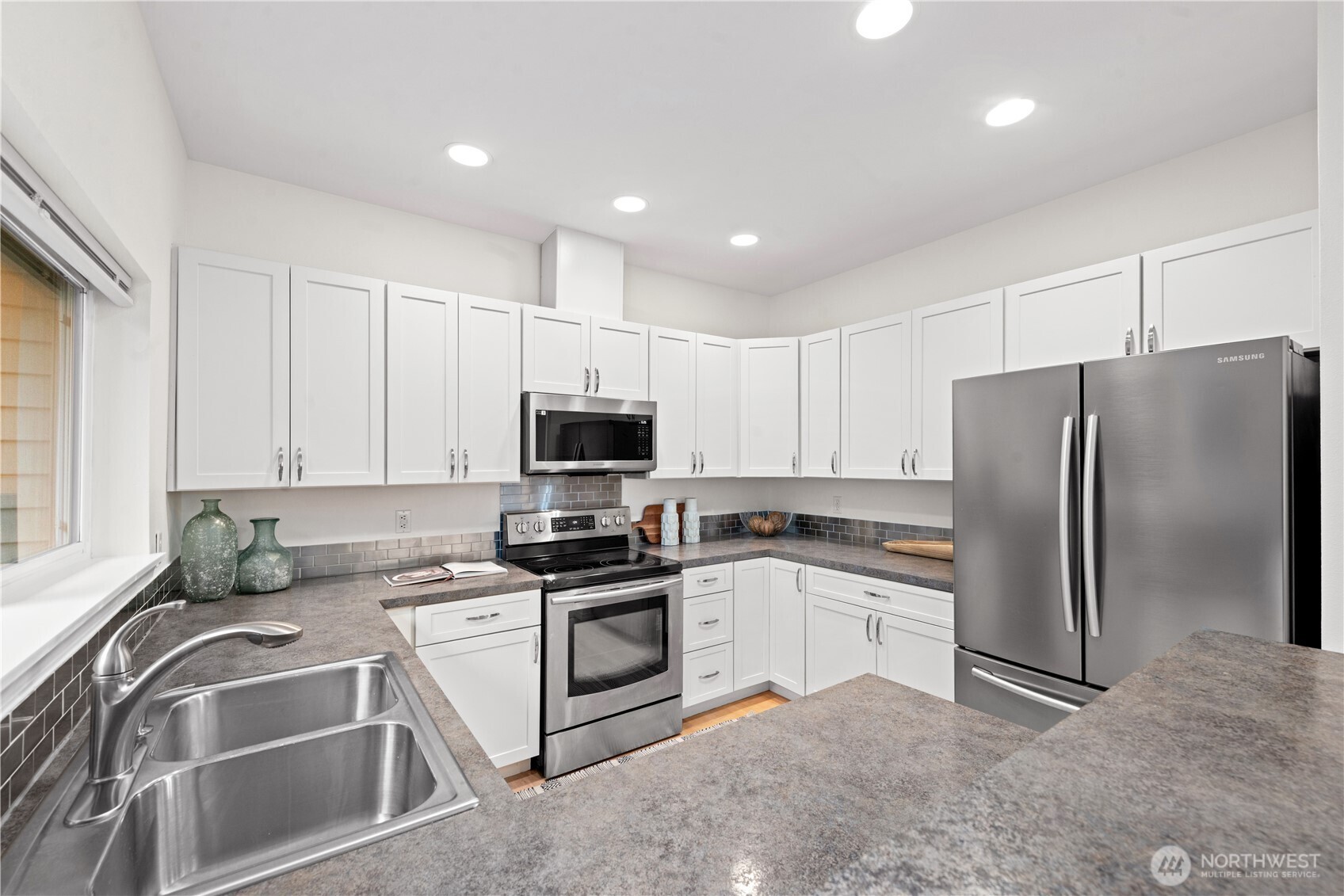 562 South 51st Court Renton, WA 98055 - Photo 10 of 31