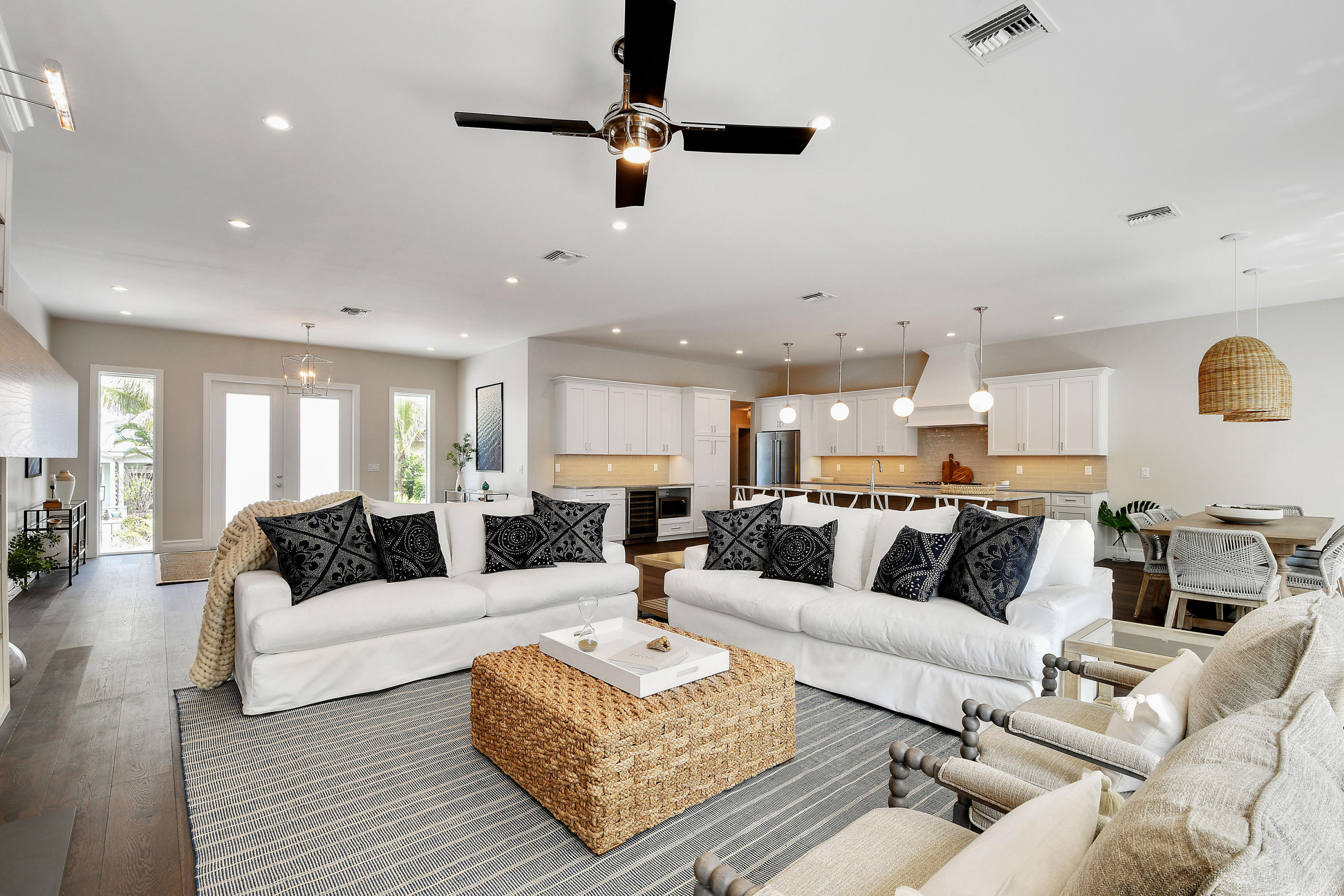 139 Beacon Lane Jupiter Inlet Colony, FL 33469 - Photo 8 of 37 139BeaconLane_10
