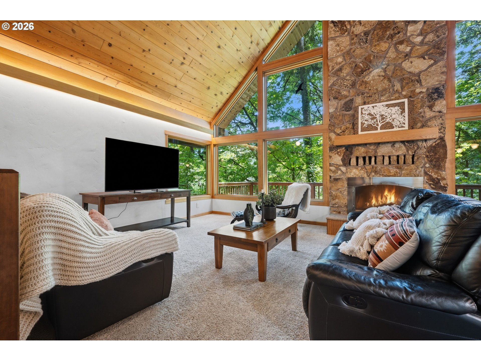 8122 Southwest 54th Avenue Portland, OR 97219 - Photo 4 of 42