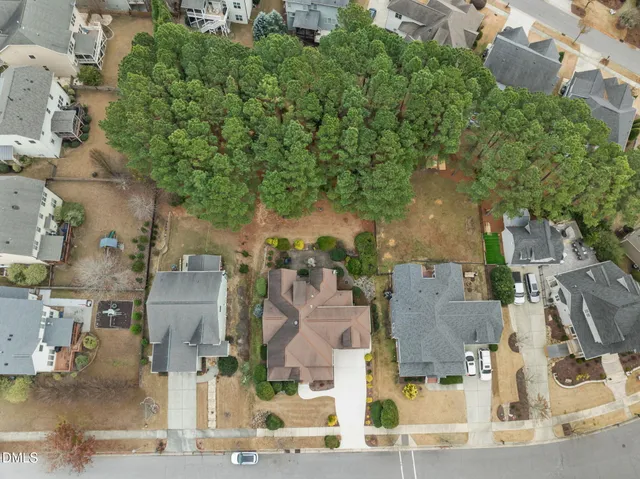 a view of a house with a yard and plants