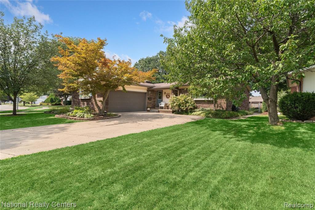 43934 Arlington Road Canton, MI 48187 - Photo 2 of 26