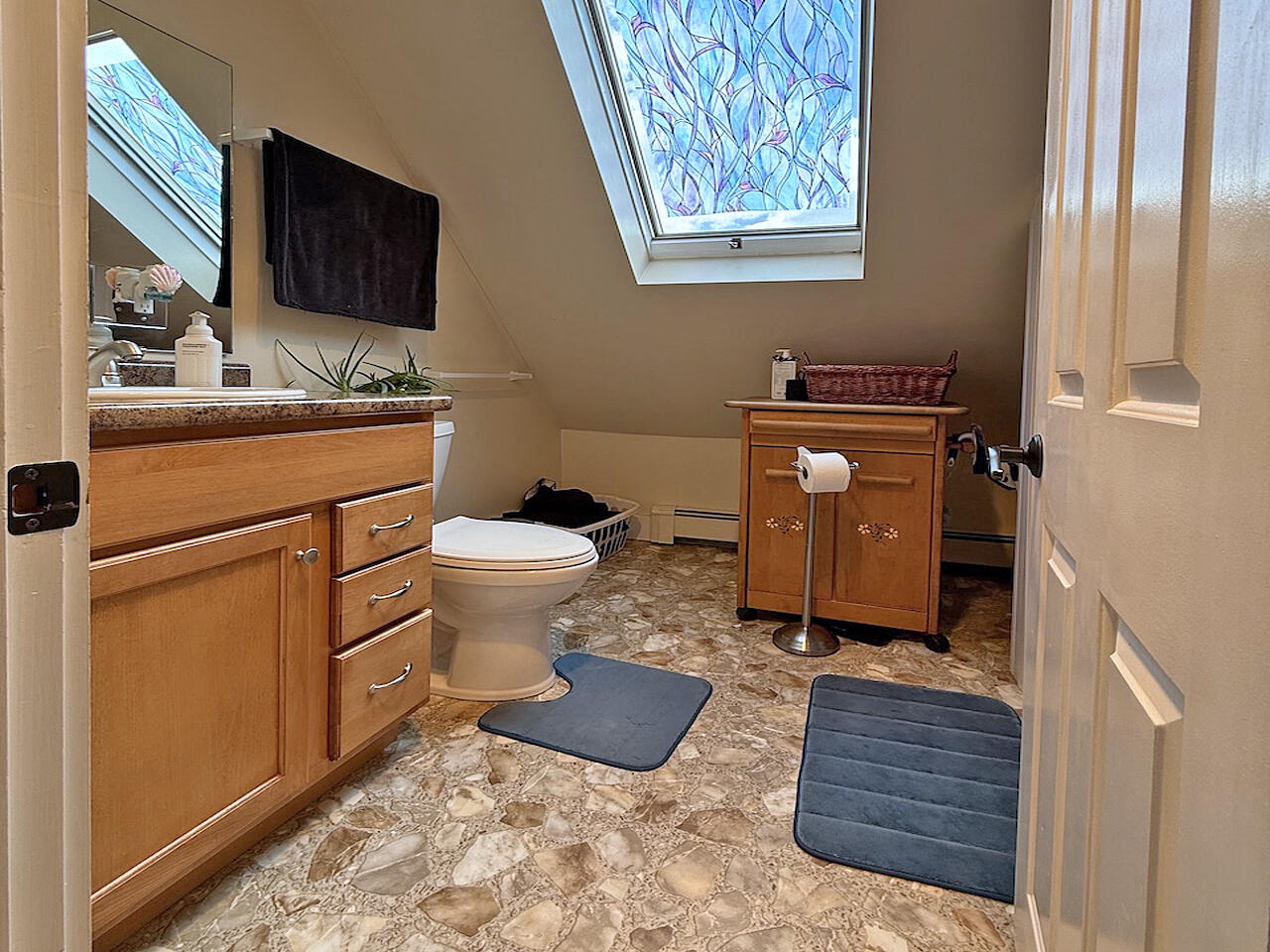 11 Overlook Road Lincolnville, ME 04849 - Photo 15 of 35 Upstairs Bath Unit 1