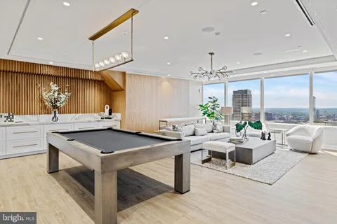 $1,100,000 | 50 South 16th Street, Unit 4210, Philadelphia, PA 19103