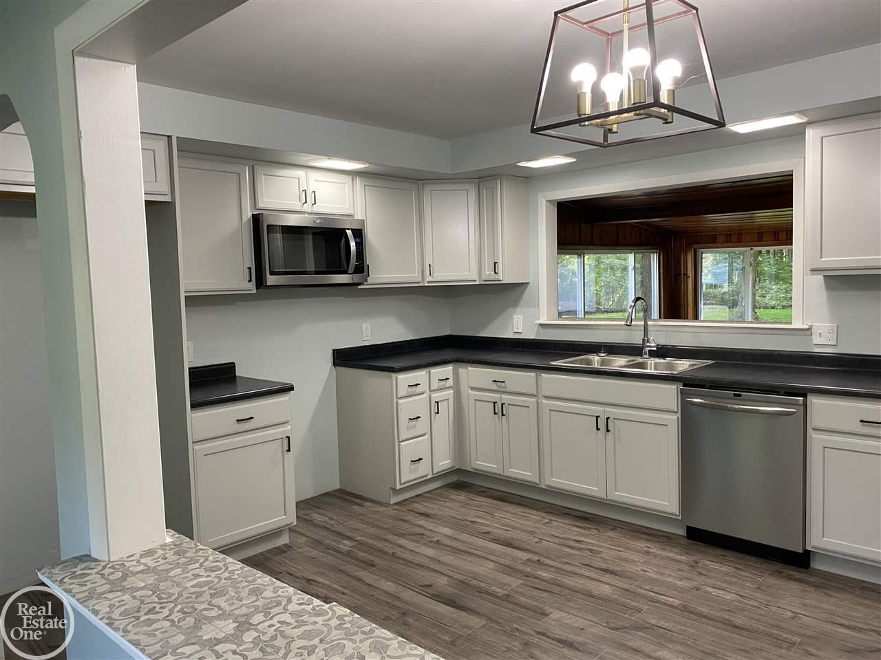 50130 Cedargrove Road Utica, MI 48317 - Photo 13 of 34 Updated kitchen
