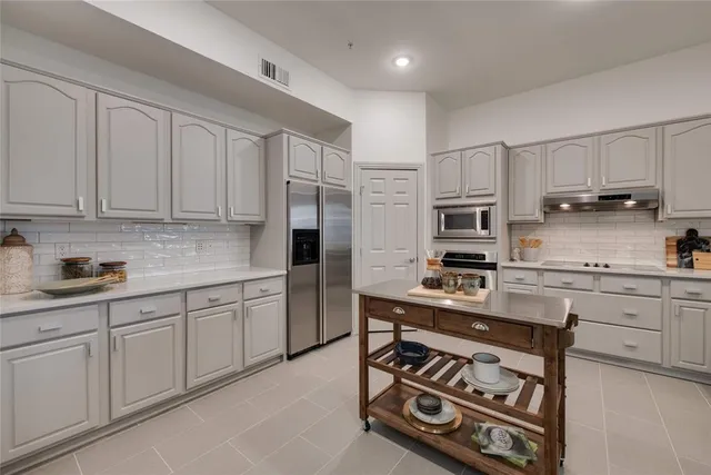 $4,800 | 4201 Lomo Alto Drive, Unit 214, Highland Park, TX 75219