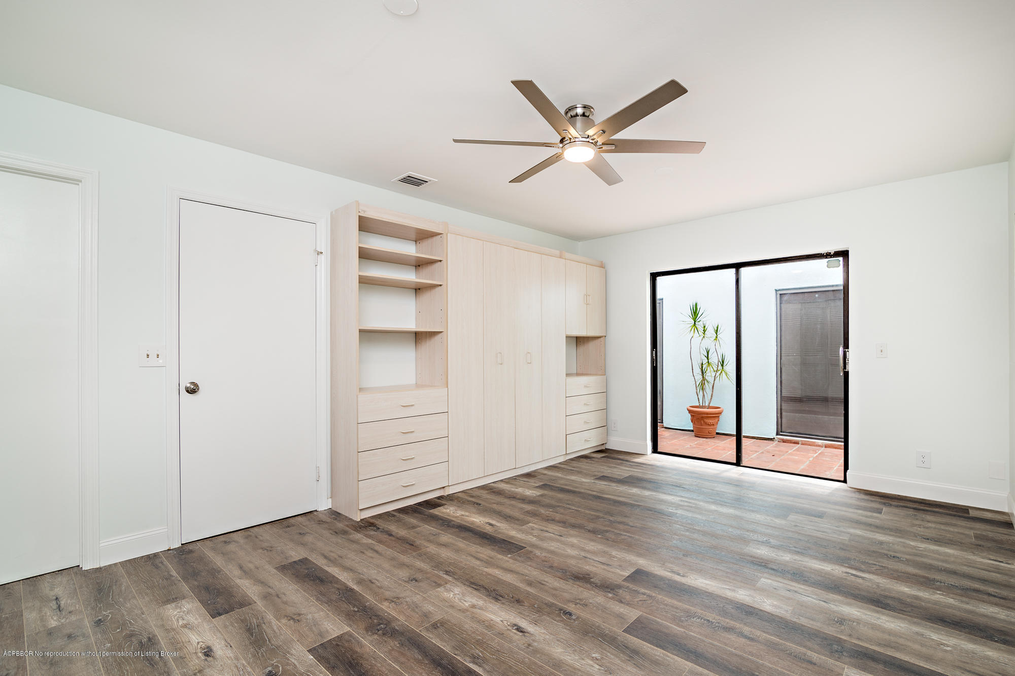 1870 Travis Road West Palm Beach, FL 33406 - Photo 19 of 35 a view of a livingroom with wooden floor and white walls