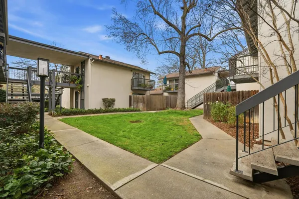 a view of a pathway with a house