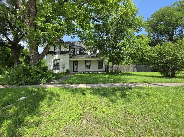 $179,900 | 515 North Bosque Street, Meridian, TX 76665