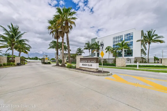 $899,900 | 495 Strand Drive, Melbourne Beach, FL 32951