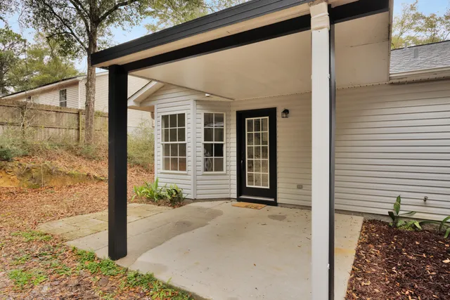 a view of a entrance door of the house