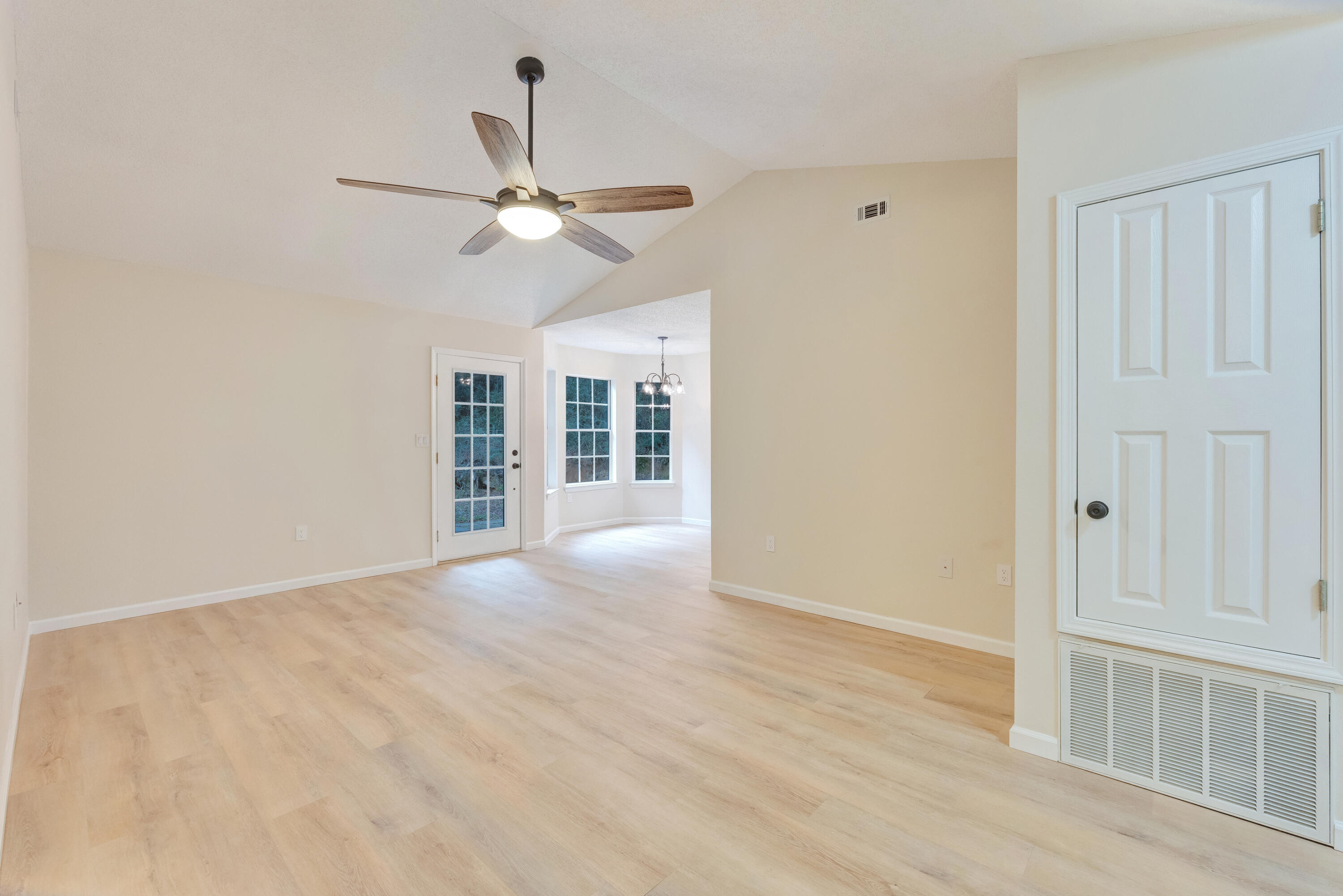 441 Panagra Lane Crestview, FL 32536 - Photo 3 of 31 4-04