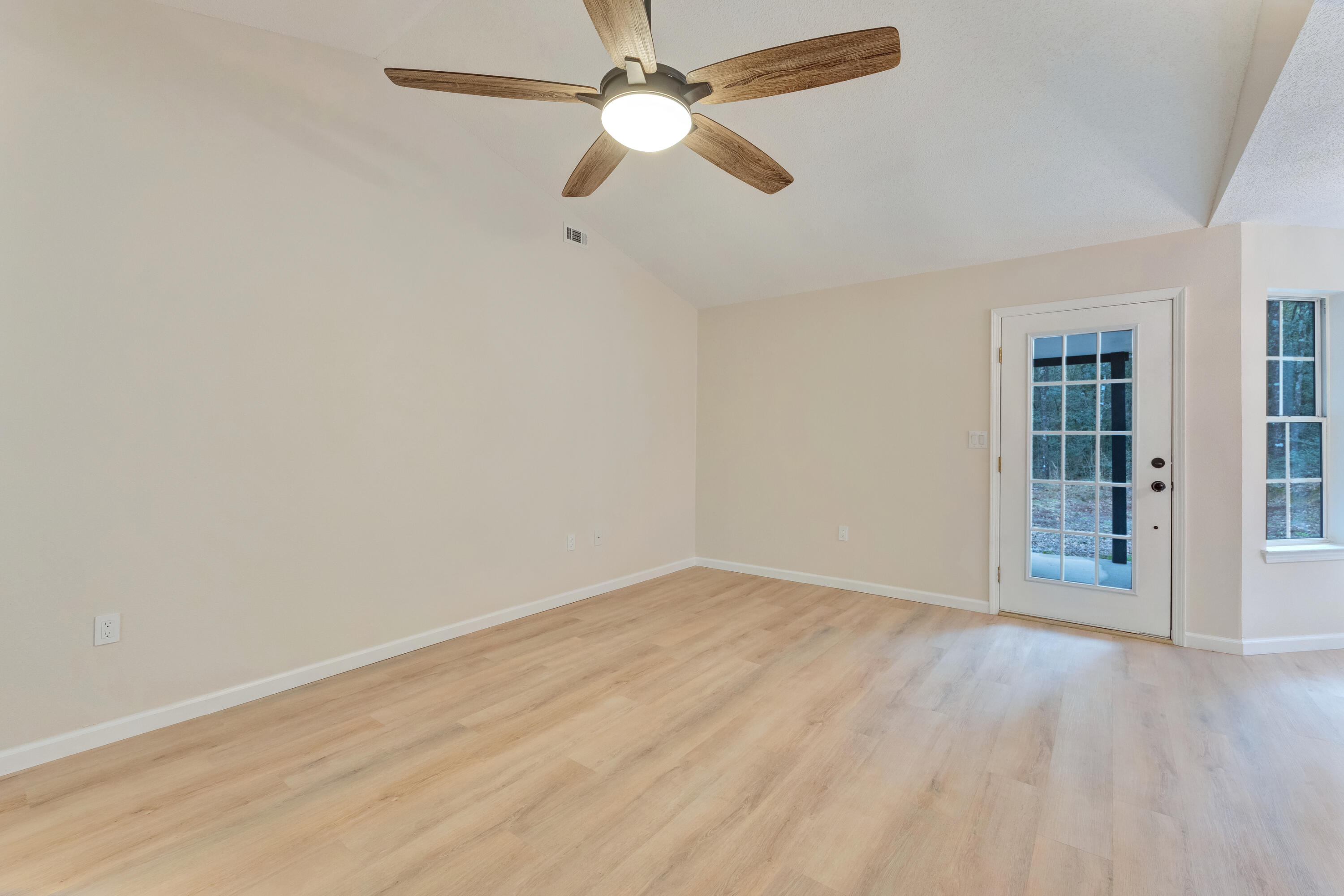 441 Panagra Lane Crestview, FL 32536 - Photo 4 of 31 5-05