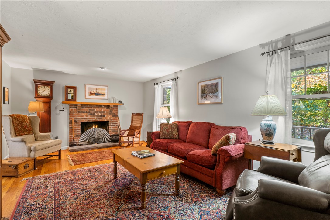 746 Slocum Road North Kingstown, RI 02874 - Photo 4 of 38