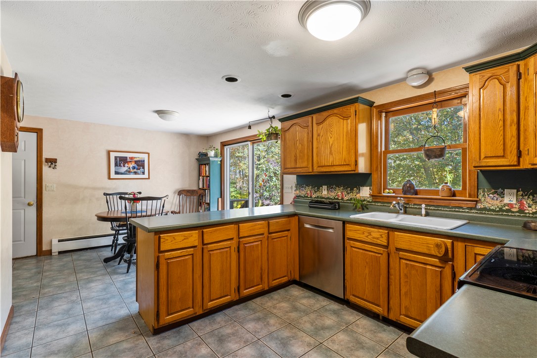 746 Slocum Road North Kingstown, RI 02874 - Photo 9 of 38
