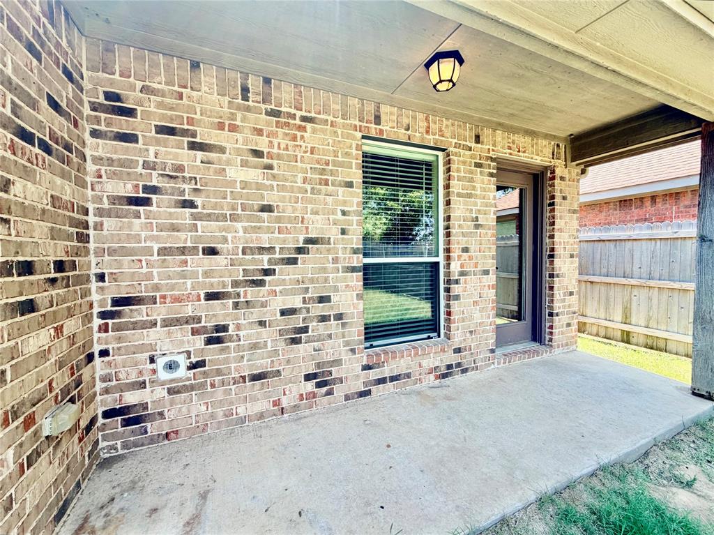 921 Raleigh Path Denton, TX 76208 - Photo 18 of 20