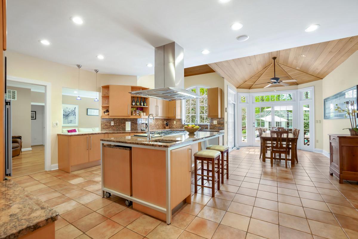 9704 Kendale Road Potomac, MD 20854 - Photo 14 of 70