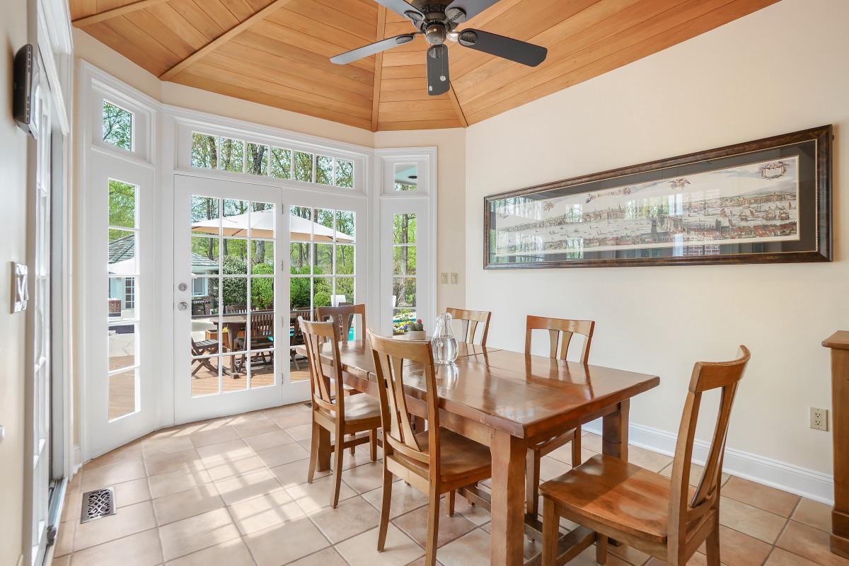 9704 Kendale Road Potomac, MD 20854 - Photo 17 of 70 Bright and airy dining space in kitchen