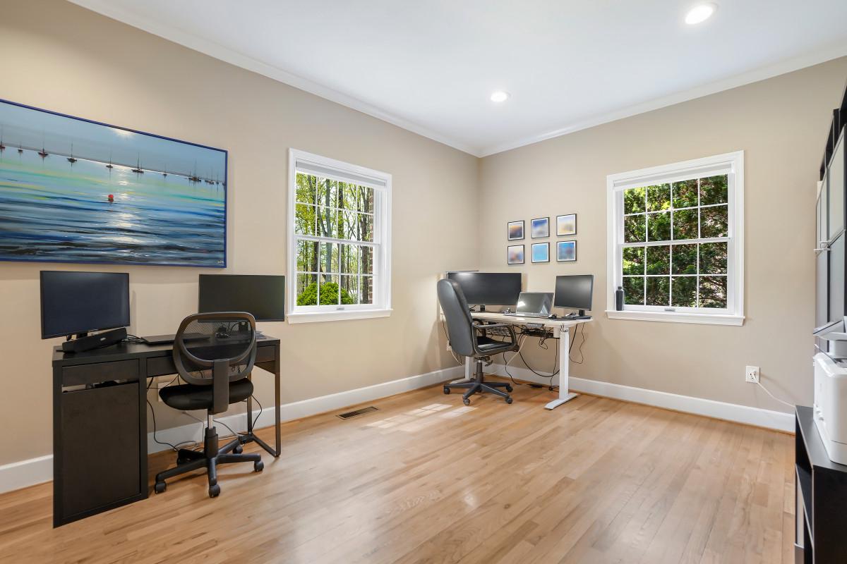 9704 Kendale Road Potomac, MD 20854 - Photo 19 of 70 Bright and airy home office space on main level