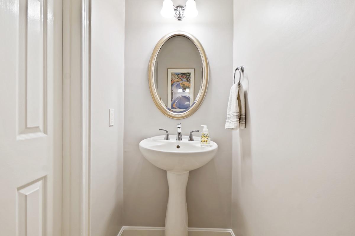 9704 Kendale Road Potomac, MD 20854 - Photo 22 of 70 Half bath on main level