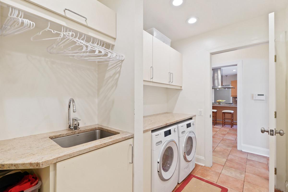 9704 Kendale Road Potomac, MD 20854 - Photo 23 of 70 Spacious laundry room on main level