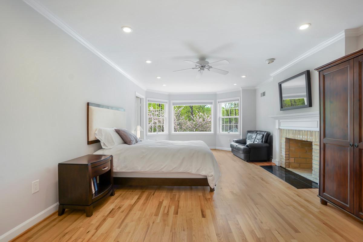 9704 Kendale Road Potomac, MD 20854 - Photo 24 of 70 Primary bedroom with beautiful views of backyard