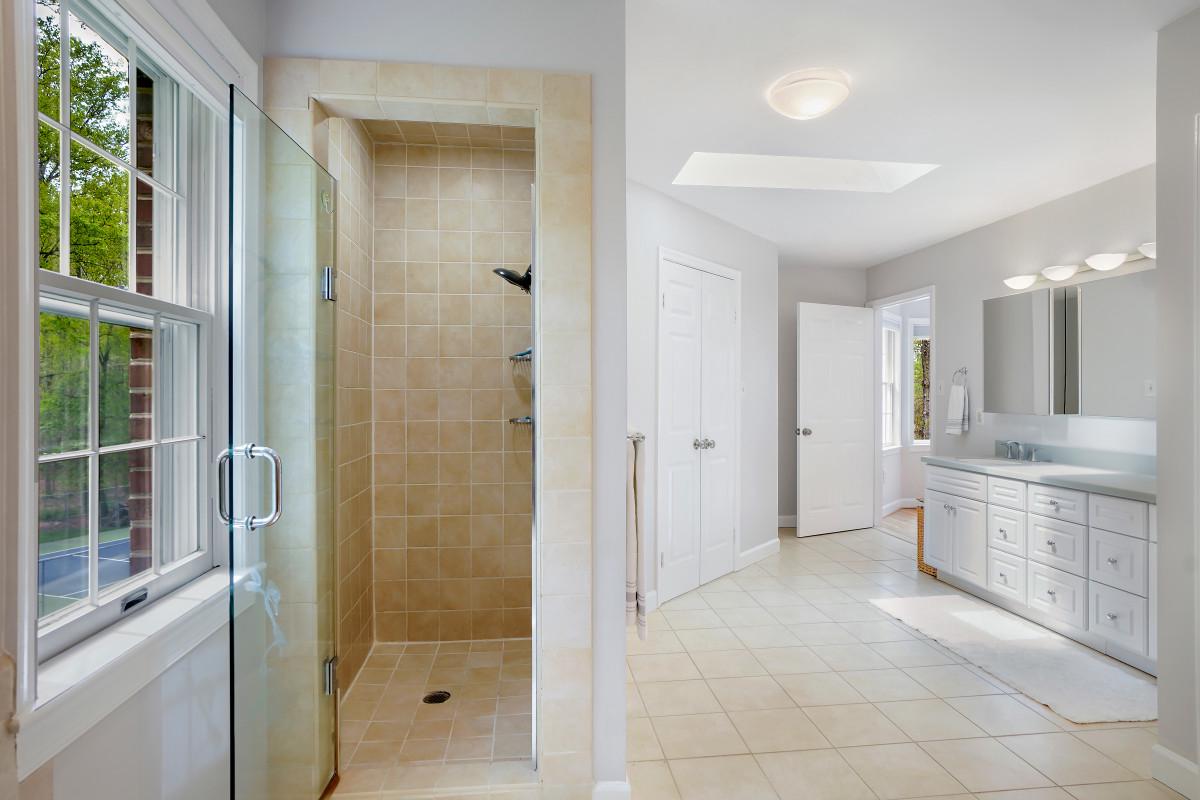 9704 Kendale Road Potomac, MD 20854 - Photo 28 of 70 Separate shower in primary bath