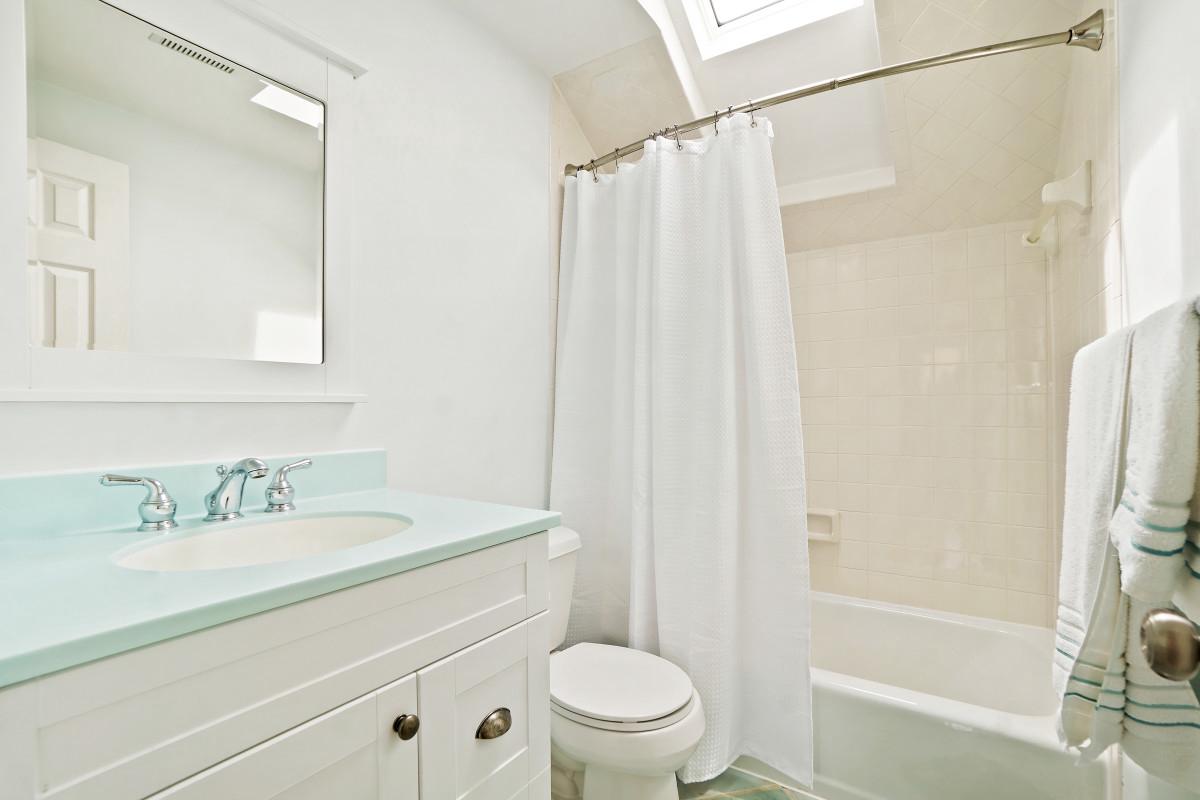 9704 Kendale Road Potomac, MD 20854 - Photo 30 of 70 Bathroom connected to Bedroom #2