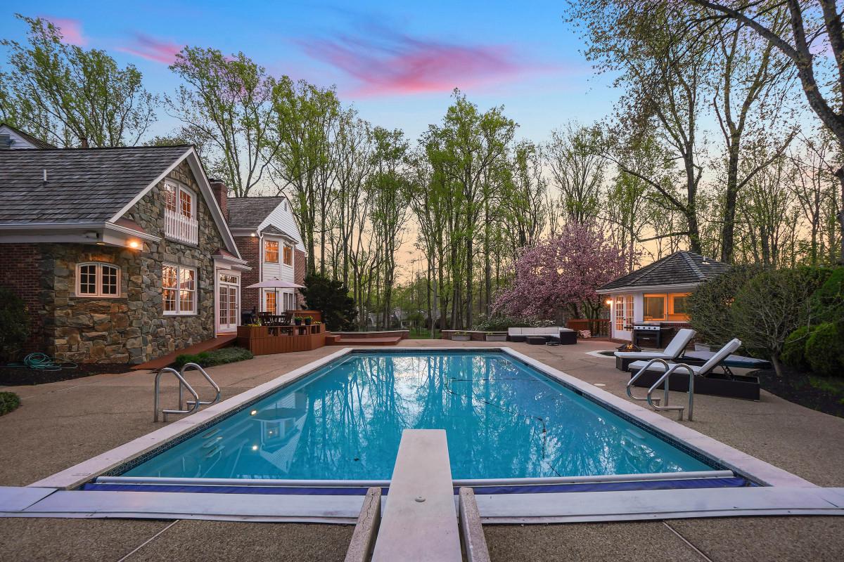 9704 Kendale Road Potomac, MD 20854 - Photo 3 of 70 Inviting Pool