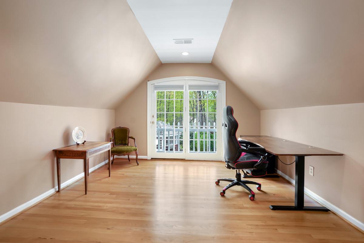 9704 Kendale Road Potomac, MD 20854 - Photo 33 of 70 Bonus space in Upper Level Bedroom #3