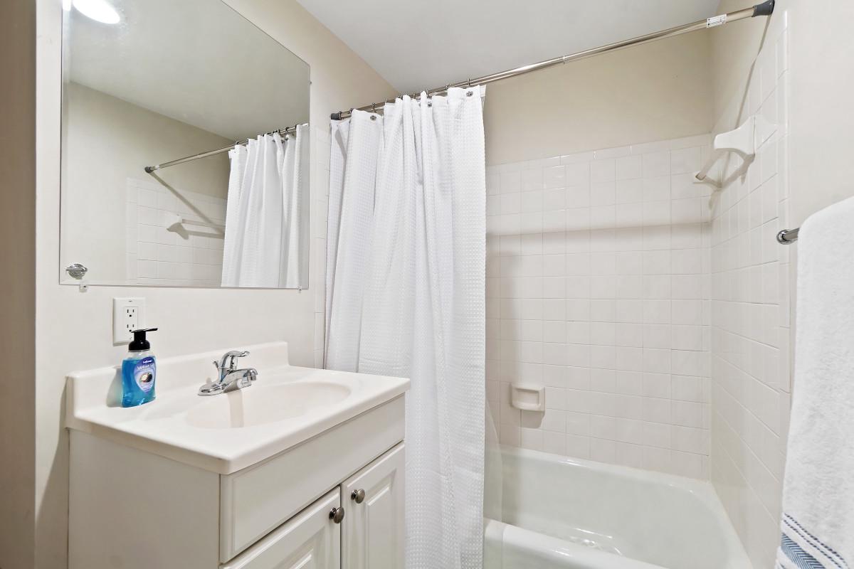 9704 Kendale Road Potomac, MD 20854 - Photo 41 of 70 Lower Level Full Bath