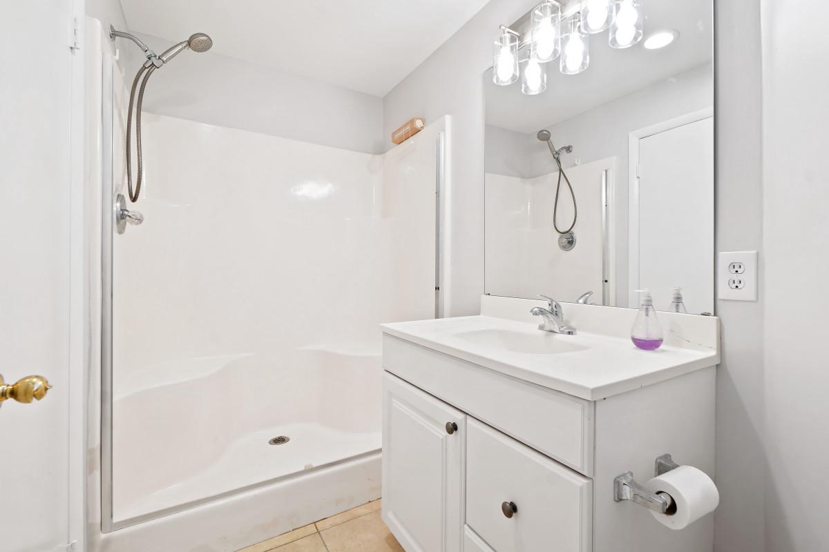 9704 Kendale Road Potomac, MD 20854 - Photo 47 of 70 Pool house bathroom