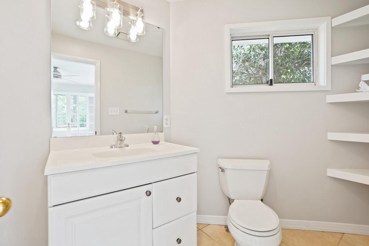 9704 Kendale Road Potomac, MD 20854 - Photo 48 of 70 Bathroom inside pool house
