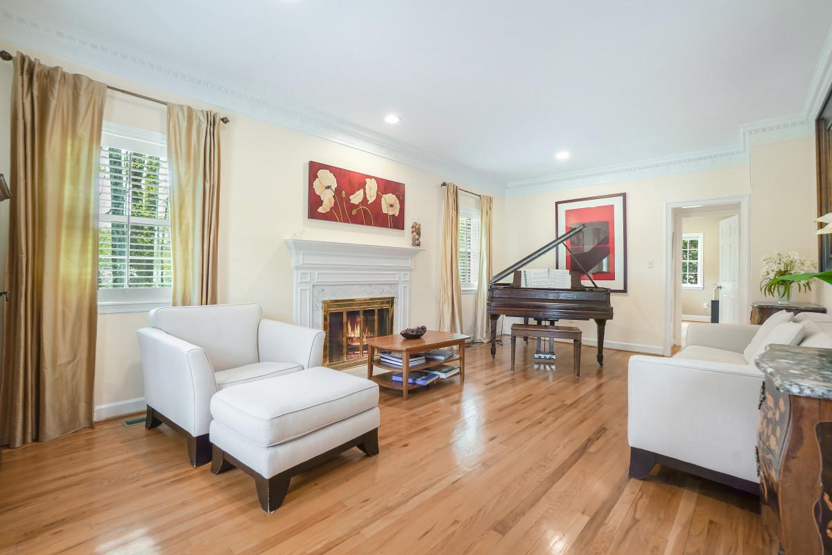 9704 Kendale Road Potomac, MD 20854 - Photo 7 of 70 Elegant living room with wood burning fireplace
