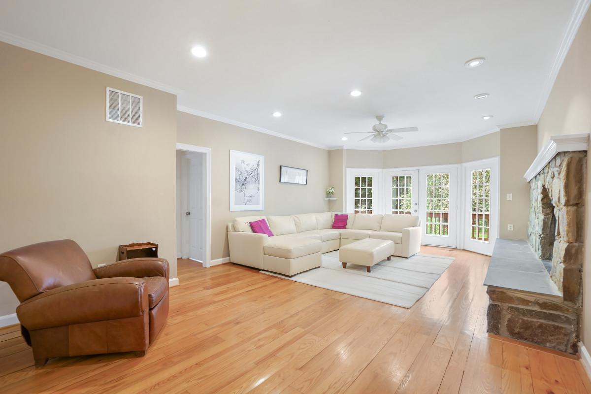 9704 Kendale Road Potomac, MD 20854 - Photo 10 of 70 Family room off kitchen