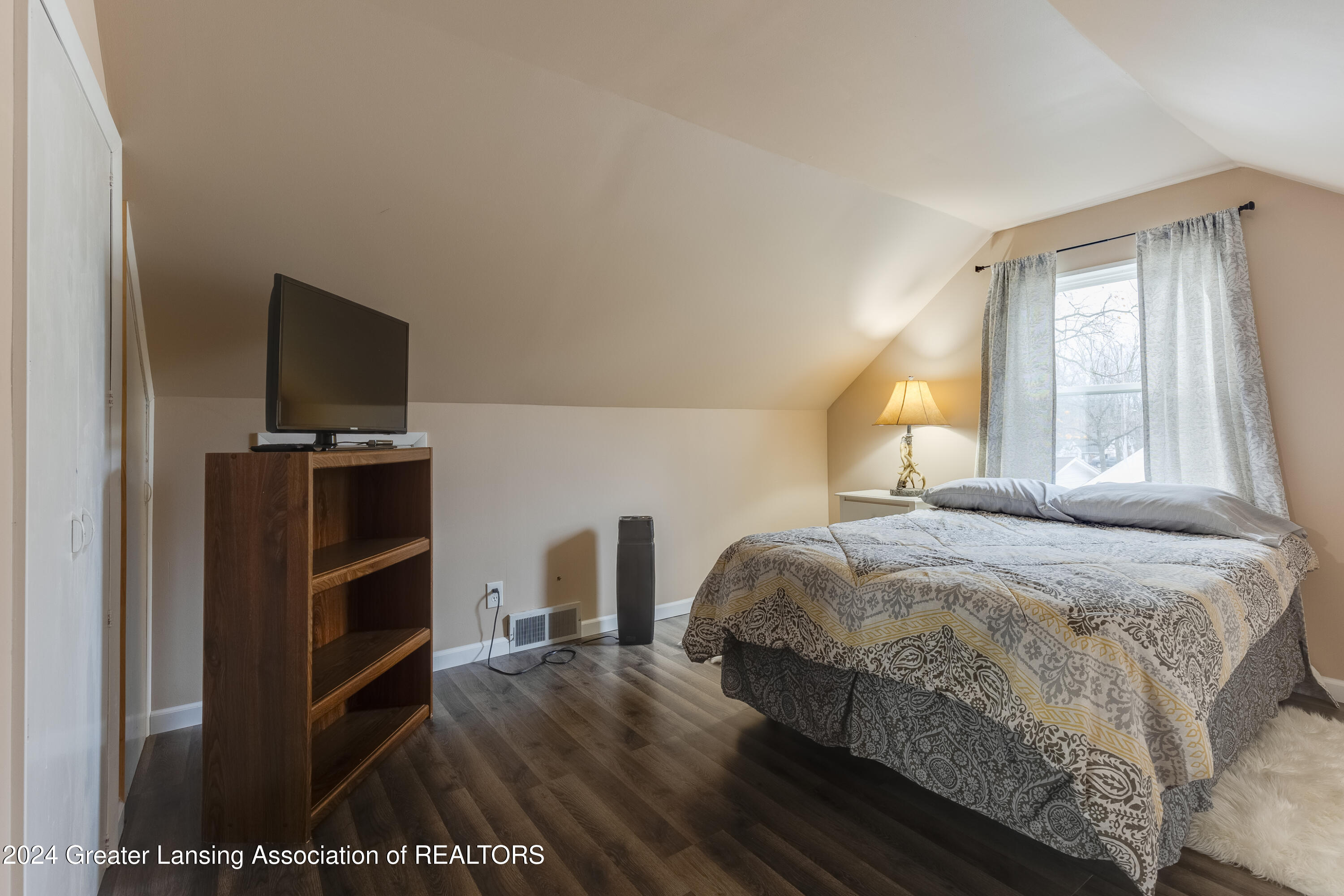 322 East Sheridan Road Lansing, MI 48906 - Photo 17 of 28 Second Bedroom