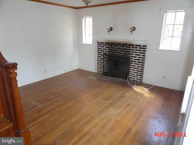 5400 Decatur Street Hyattsville, MD 20781 - Photo 6 of 21 Living Room