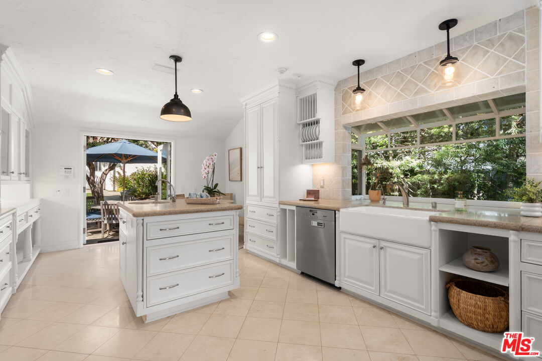 31202 Broad Beach Road Malibu, CA 90265 - Photo 12 of 38