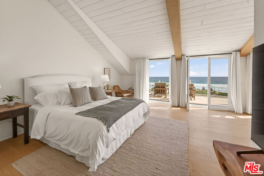 31202 Broad Beach Road Malibu, CA 90265 - Photo 23 of 38 a spacious bedroom with a large bed and a large window