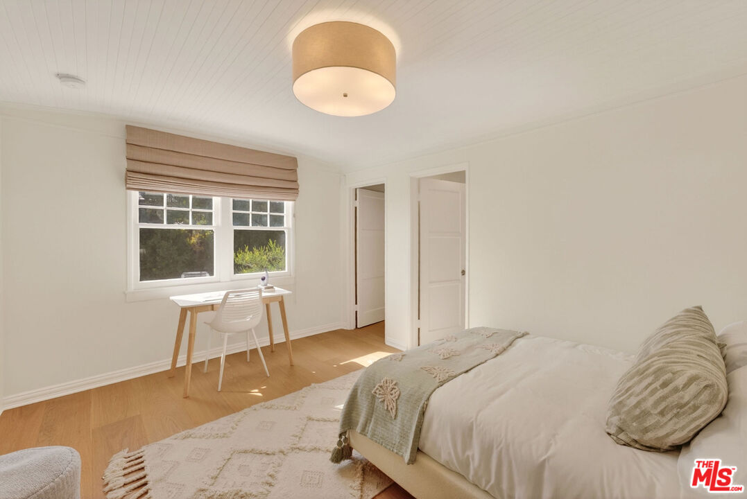 31202 Broad Beach Road Malibu, CA 90265 - Photo 28 of 38 a bedroom with a bed and a window