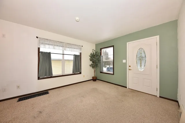 $219,900 | 560 West Chestnut Street, Port Washington, WI 53074