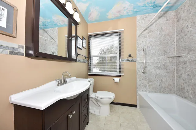 $219,900 | 560 West Chestnut Street, Port Washington, WI 53074