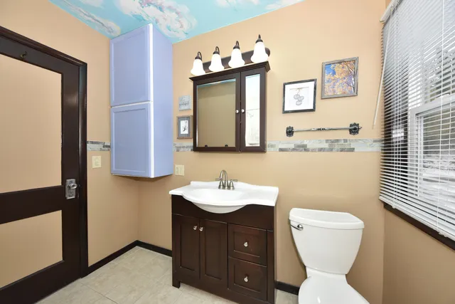 $219,900 | 560 West Chestnut Street, Port Washington, WI 53074