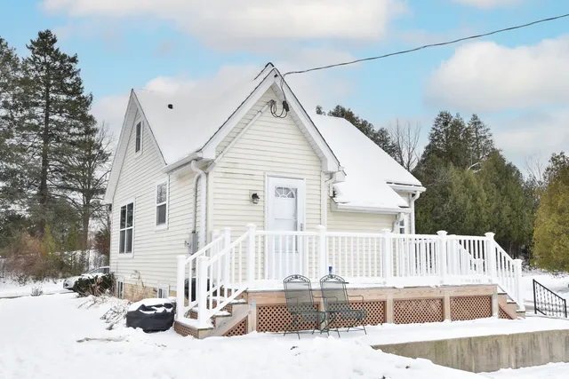 $219,900 | 560 West Chestnut Street, Port Washington, WI 53074