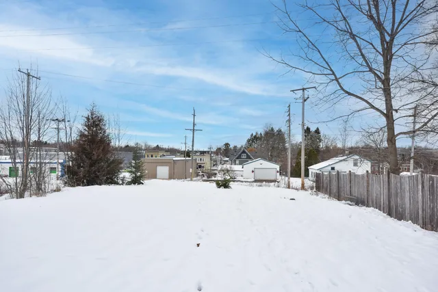 $219,900 | 560 West Chestnut Street, Port Washington, WI 53074